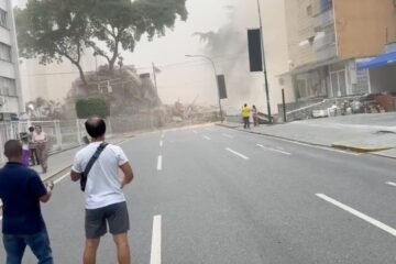 Dos potentes terremotos de 7,2 y 7,5 de magnitud sacuden el norte de Venezuela y golpean Caracas