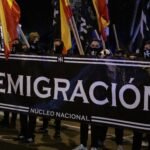 Los Mossos impiden encontrarse a manifestantes neonazis y antifascistas en Barcelona