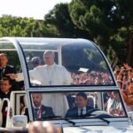 Oído durante la misa del Papa en Cibeles: “Aquí solo hay gente guapa”