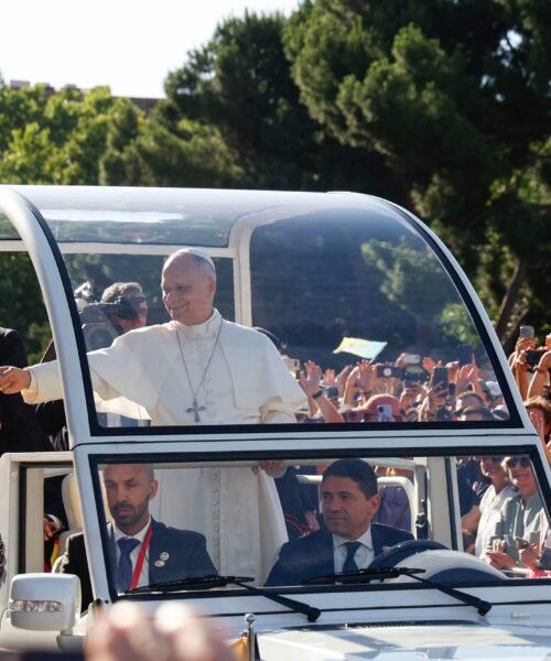 Oído durante la misa del Papa en Cibeles: “Aquí solo hay gente guapa”