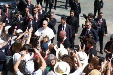 Recados, reproches y guiños para todos en el discurso del Papa en el Congreso