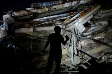 El momento del derrumbe de un edificio en Venezuela durante uno de los terremotos