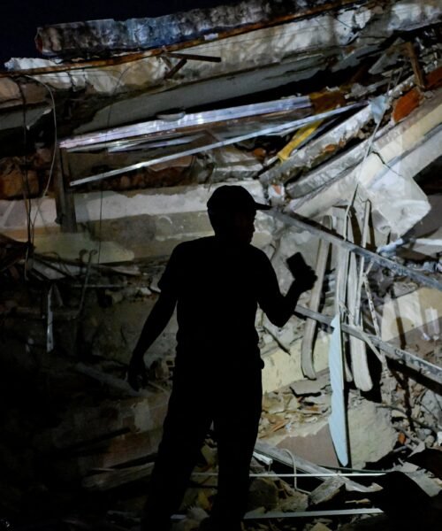 El momento del derrumbe de un edificio en Venezuela durante uno de los terremotos