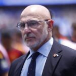 De entrenadores e himnos