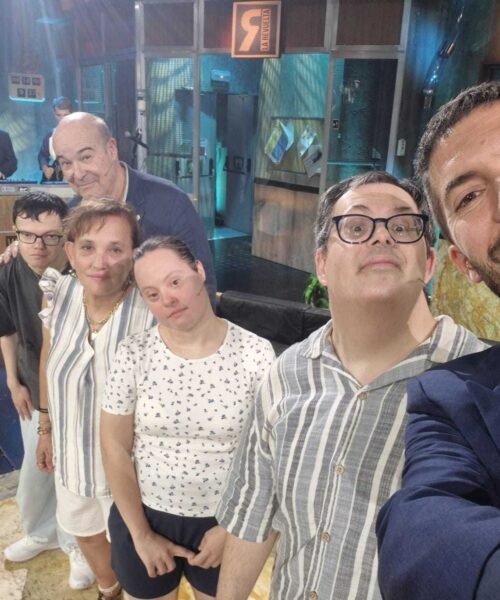 La liada de Antonio Resines y Candela Peña en el ‘hasta luego’ de David Broncano y La Revuelta