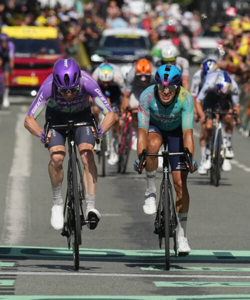 La fuga bidón del Tour corona a Mauro Schmid y casi mete a Tom Pidcock en el podio