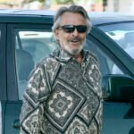 Miguel Bosé vuelve al centro de la polémica: carga contra la Agenda 2030, niega el cambio climático y desea que «ardan» los ecologistas en plena ola de incendios