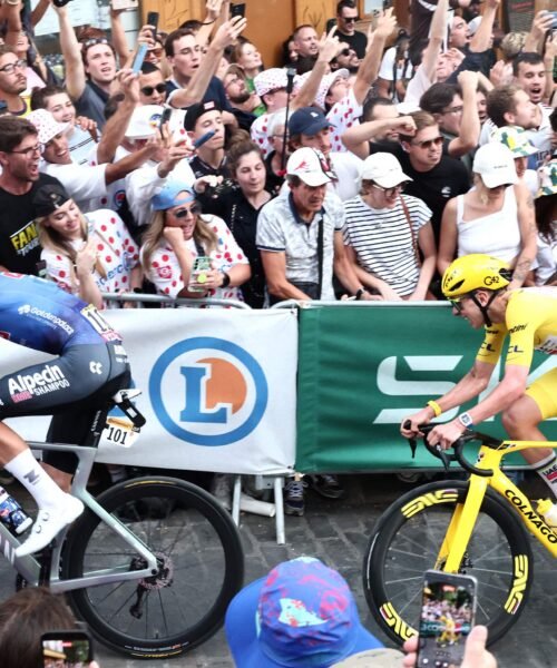 Van der Poel revienta a Pogacar con una agónica exhibición en los Campos Elíseos