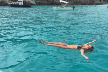 El verano en horizontal de Laura Escanes, la foto viral de Ferrán Torres y la romántica imagen de Marc Márquez y Gemma Pinto, entre las fotos de este martes