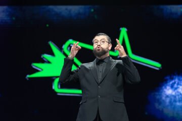 Manu Sánchez despide la temporada de El perro andaluz y RTVE calienta el adiós con «una gran exclusiva»