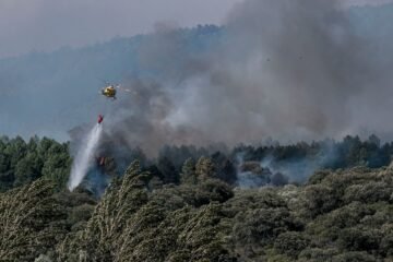 Ascienden a seis los municipios evacuados por el incendio en la Sierra Norte de Guadalajara, que ya ha calcinado 2.000 hectáreas