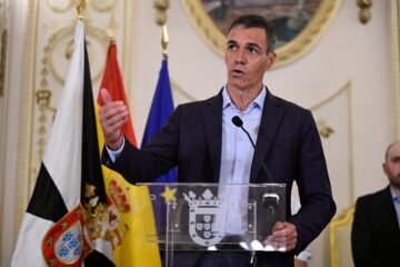 Última hora de la entrada de inmigrantes a Ceuta, en directo | Interior cifra en 50.000 los que han entrado irregularmente y destaca que la mitad ha regresado ya a Marruecos