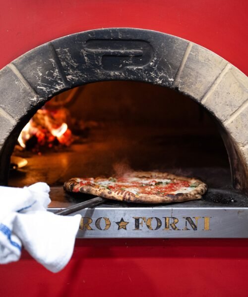De “pastel nauseabundo” a icono mundial y hasta plato ‘gourmet’: el triunfo a fuego lento de la pizza napolitana