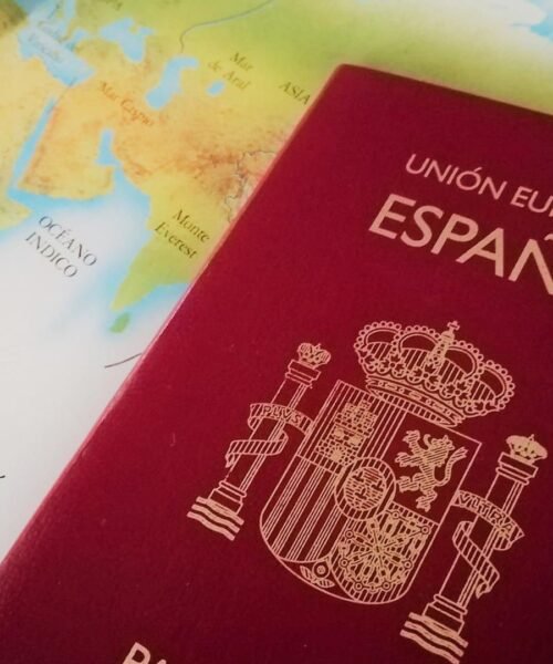Por qué nunca deberías entregar tu DNI o pasaporte en la recepción de un hotel o camping