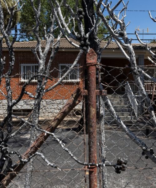 Las operadoras de móvil refuerzan el servicio en las zonas afectadas por los incendios