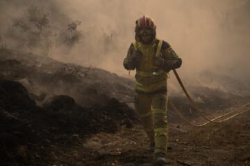 Portugal sufre un incendio que ha quemado 1.000 hectáreas a 20 kilómetros de la frontera con España