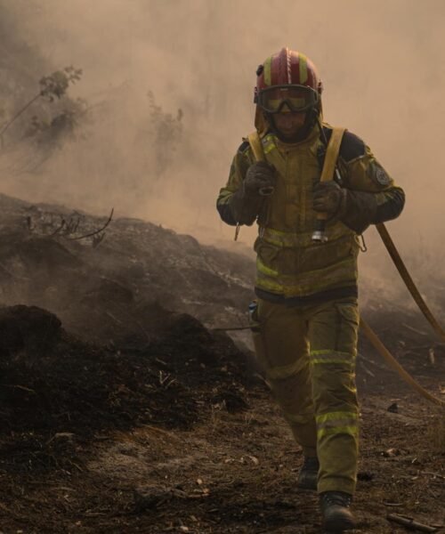 Portugal sufre un incendio que ha quemado 1.000 hectáreas a 20 kilómetros de la frontera con España