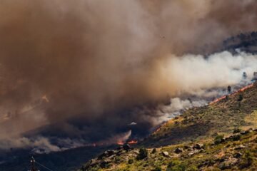 Última hora de los incendios forestales, en directo | El incendio en Ávila obliga a confinar Burgohondo, El Tiemblo y Navaluenga