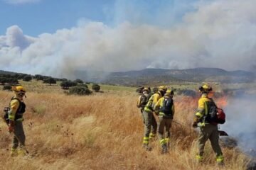 Madrid registra un tercer incendio que obliga a evacuar una urbanización y un centro residencial