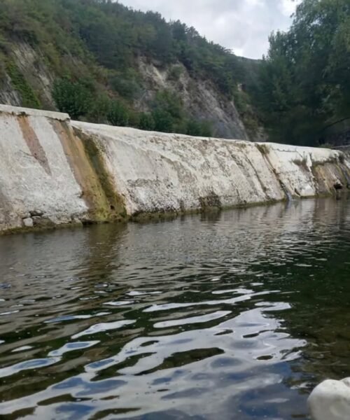 Una madre y sus dos hijos menores de edad mueren ahogados en la presa de Roncal (Navarra)