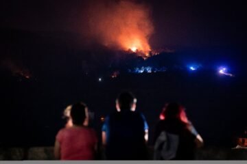 Última hora de los incendios forestales, en directo | Más de 121.000 evacuados por el fuego en Madrid, Ávila, Toledo y Castellón