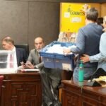 La Junta Electoral rechaza quitarles el voto por correo a los residentes en el extranjero pero pide a aclaraciones sobre la ‘ley de nietos’