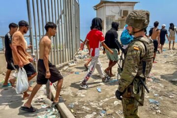Última hora de la entrada de inmigrantes a Ceuta, en directo | Italia matiza que los controles fronterizos con España serán aleatorios y para no europeos