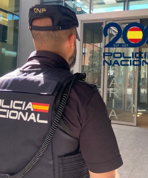 Un hombre es hallado muerto con una docena de puñaladas y restos de gas pimienta en una urbanización de Madrid