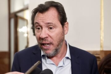 El ministro Óscar Puente anima a Puigdemont a volver: “Si yo fuera él, me plantaba en España sin ninguna duda”