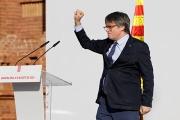 La jueza propone sentar en el banquillo a los tres mossos acusados de ayudar a huir a Puigdemont en 2024
