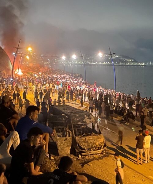 Miles de personas penetran durante la noche en Ceuta en medio de la pasividad de la policía marroquí
