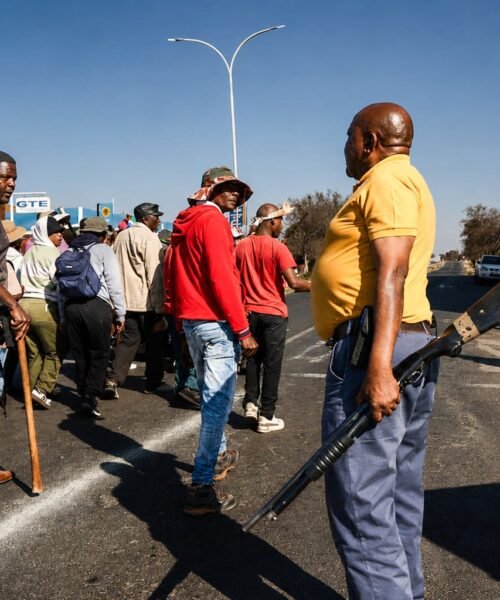 Los grupos antiinmigración de Sudáfrica pasan del ultimátum a amenazar puerta a puerta