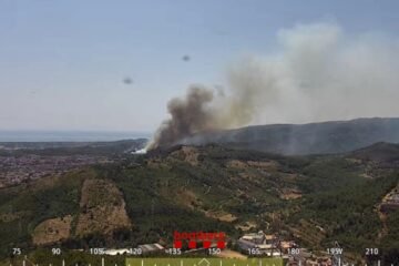 Un incendio en Gavà (Barcelona) obliga a confinar a unos 6.000 vecinos de tres municipios