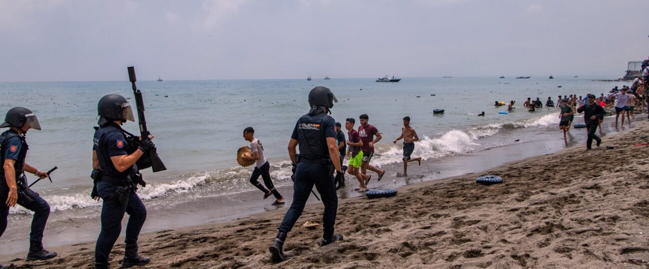 Última hora de la entrada de inmigrantes a Ceuta, en directo | Al menos 10 migrantes han muerto al intentar entrar a nado en Ceuta
