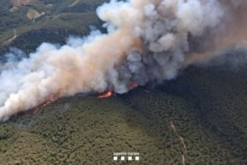 Cataluña afronta otra jornada con simultaneidad de incendios, con unos 220 evacuados