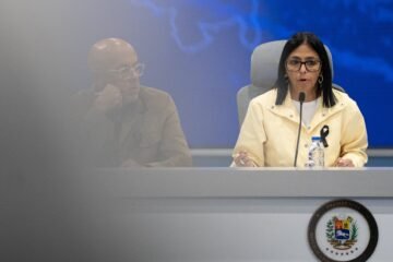 El Gobierno de Trump pide inmunidad para Delcy Rodríguez en el caso de tres estadounidenses torturados en Caracas