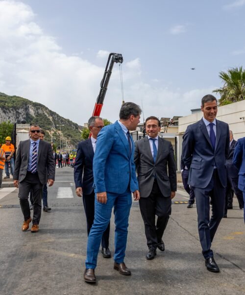 Última hora de la actualidad política, en directo | Sánchez celebra la demolición de la verja de Gibraltar: “Cae el último muro de Europa continental”