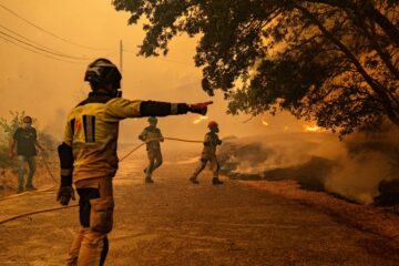 Los incendios de Madrid y Ávila obligan a evacuar o confinar ya a 100.000 personas