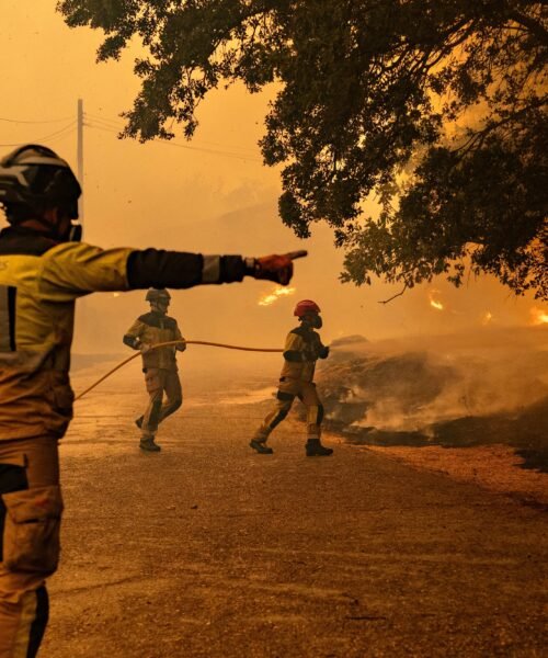 Los incendios de Madrid y Ávila obligan a evacuar o confinar ya a 100.000 personas