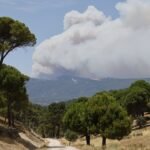 Última hora de los incendios forestales, en directo | Ayuso avisa de que las próximas horas serán “muy complicadas” en el incendio de Villa del Prado