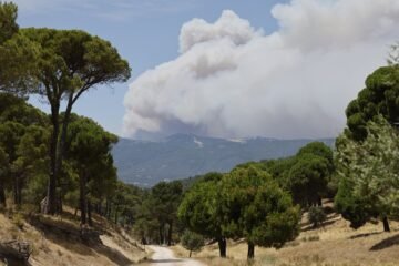 Última hora de los incendios forestales, en directo | Ayuso avisa de que las próximas horas serán “muy complicadas” en el incendio de Villa del Prado