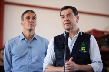La oposición andaluza pide que Moreno explique en el Parlamento la gestión del incendio de Los Gallardos