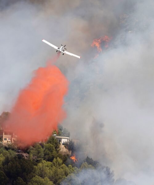 El incendio de La Vall d’Uixó (Castellón) está “fuera de la capacidad de extinción” y obliga a evacuar a 15.000 personas de 16 municipios