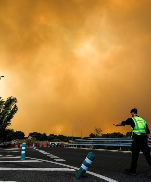 Los incendios de Madrid y Ávila afectan ya a 45.000 hectáreas y obligan a evacuar o confinar a más de 88.500 personas