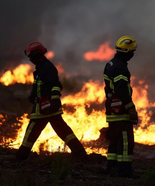 El fuego del suroeste de Francia gana terreno y obliga a nuevas evacuaciones masivas