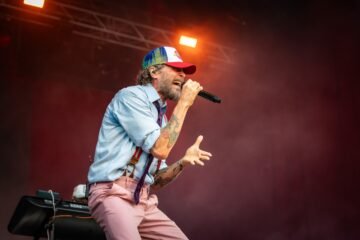 El tono festivo marca la última jornada del Cruïlla