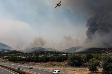 Incendio forestal en La Vall de Uixó (Castellón), en directo: última hora del fuego en la Sierra de Espadán