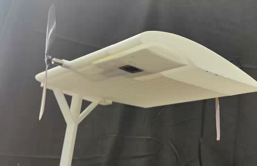 Logran recargar un dron en pleno vuelo usando un láser