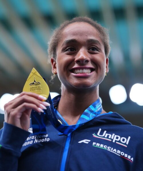 La italiana Sara Curtis bate el récord mundial de espalda en siete centésimas
