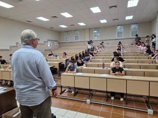 UEX acomete adaptaciones necesarias para realizar modelo de examen común en PAU 2027